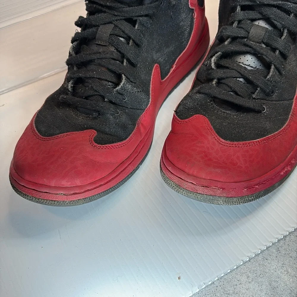 Jordan  Men's Black and‎ Red Sneakers size 12 box 1